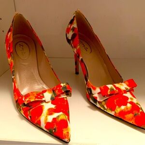 Sarah Jessica Parker heels. Barelt worn.